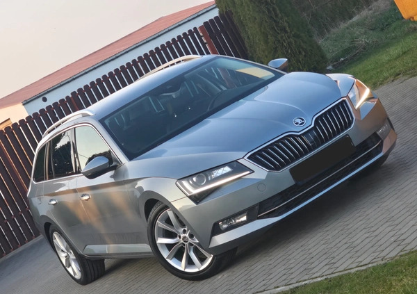 Skoda Superb cena 72500 przebieg: 190000, rok produkcji 2018 z Płock małe 407